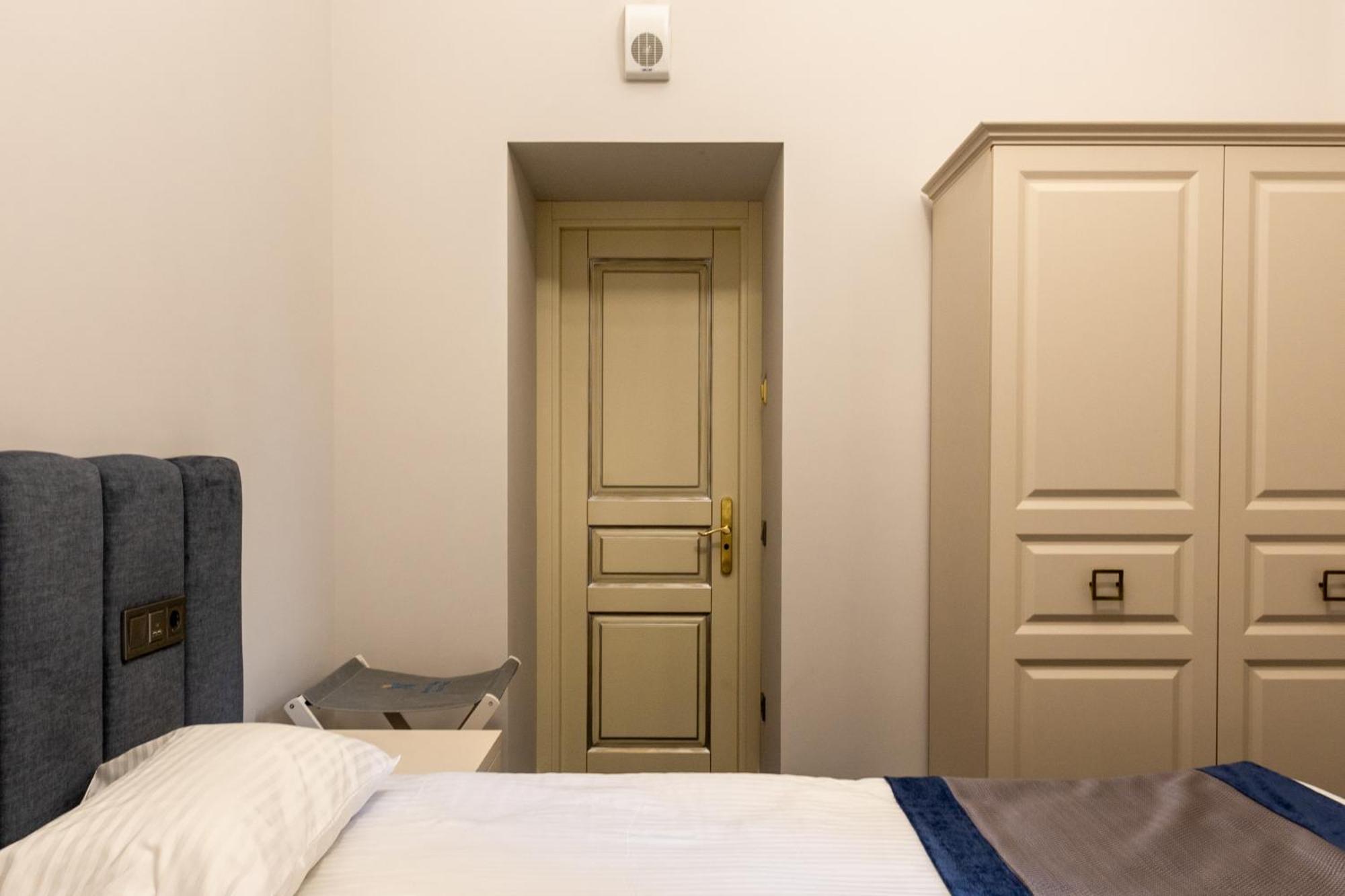 Metro Hotel Apartments Odesa Exterior photo